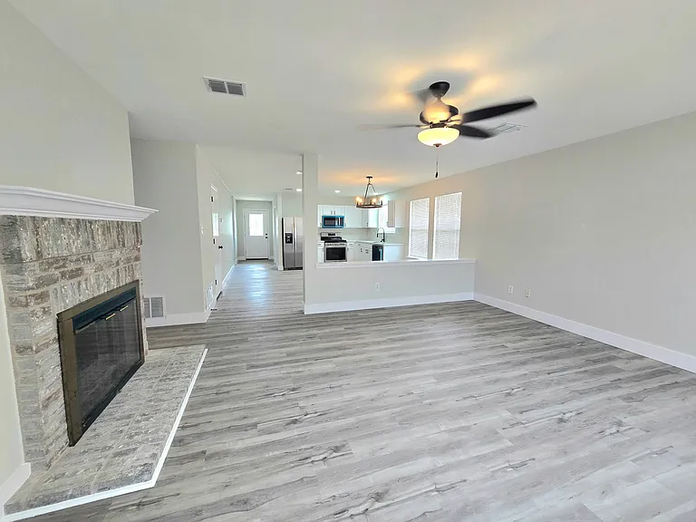2467 Mallory Ln — Photo 10