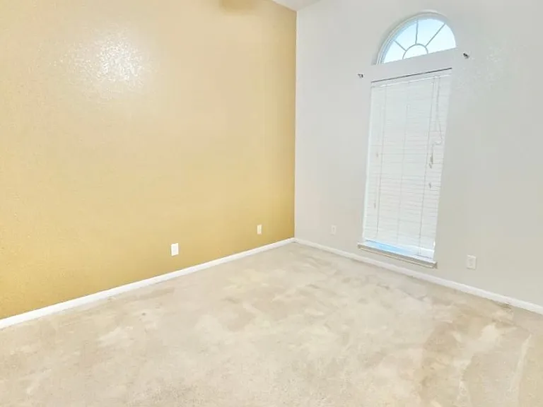2032 Stonehenge Dr — Photo 13