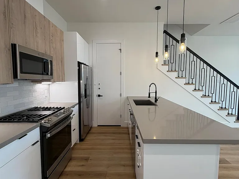 6733 Peerless St — Photo 6