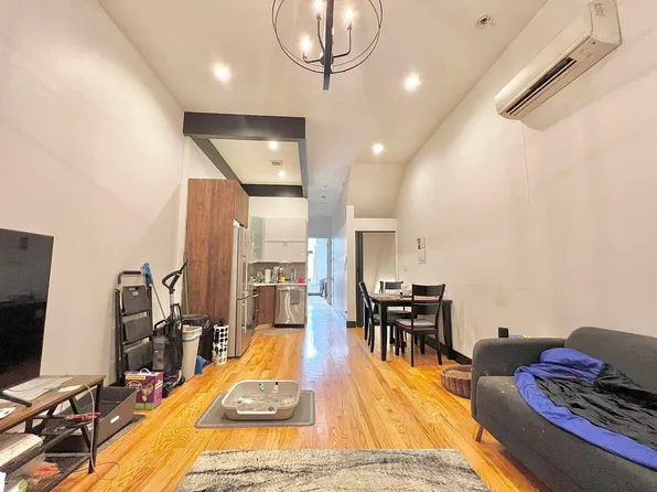 301 Stanhope Street image 1 of 9