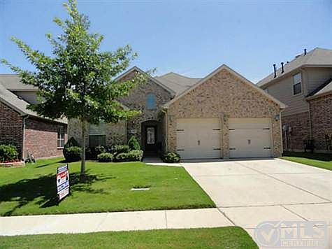 Charming 1.5 Story, Horizon Home with lots of great features!