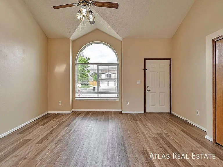 8150 Camfield Cir — Photo 5