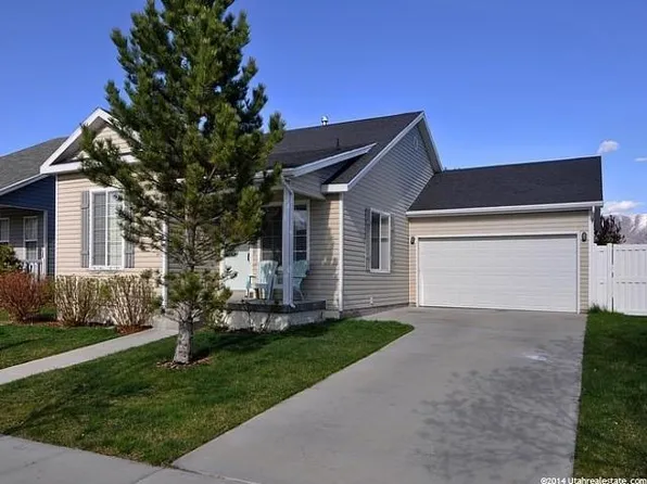 1528 N Candellaria Dr, Tooele, UT 84074