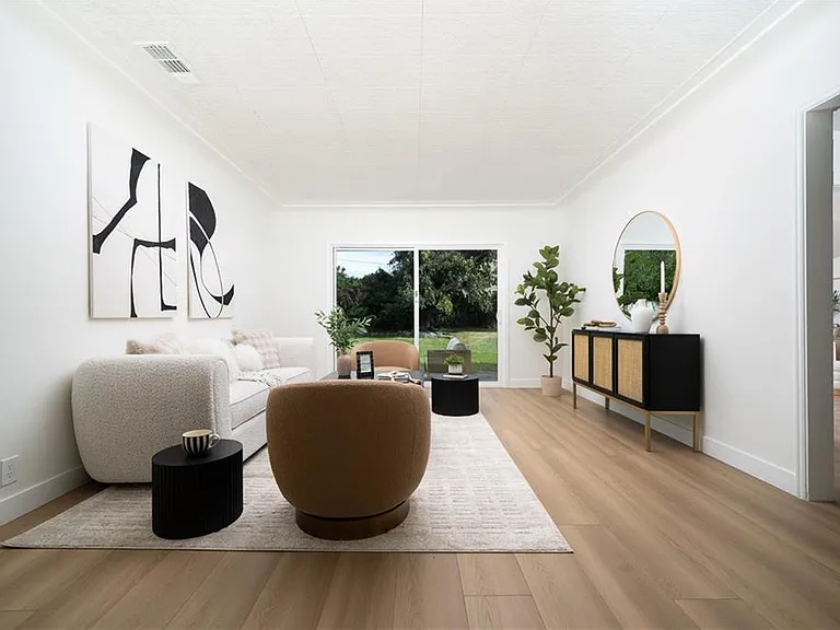 1026 La Presa Dr — Photo 12