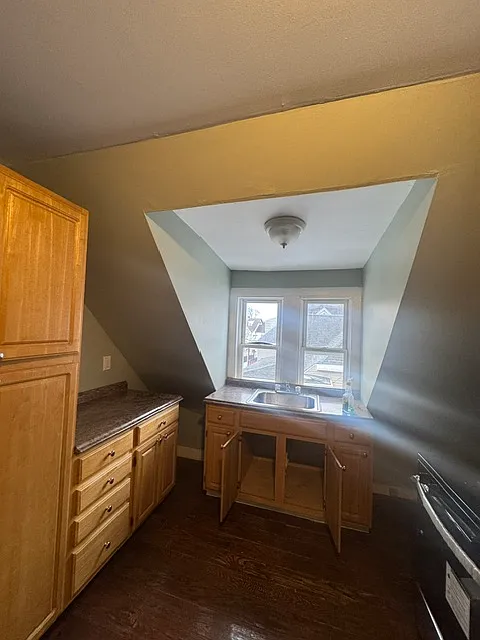 4 bed, $3,744 — Photo 2