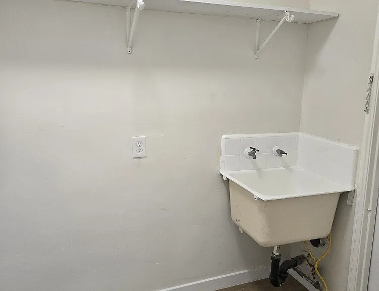 913 N Cedar St #1 — Photo 5