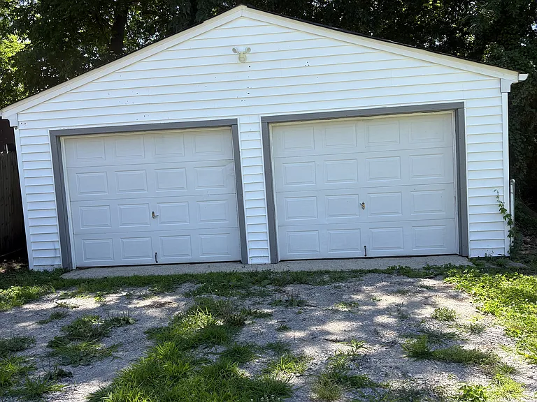 105 Roland Dr — Photo 2