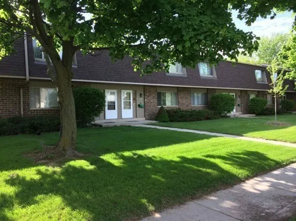 216 Falls Rd, Grafton, WI 53024