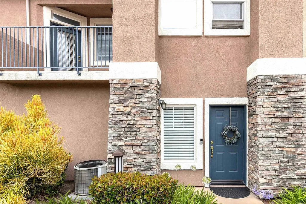 2 bed, 1100 sqft, $3,200 — Photo 1