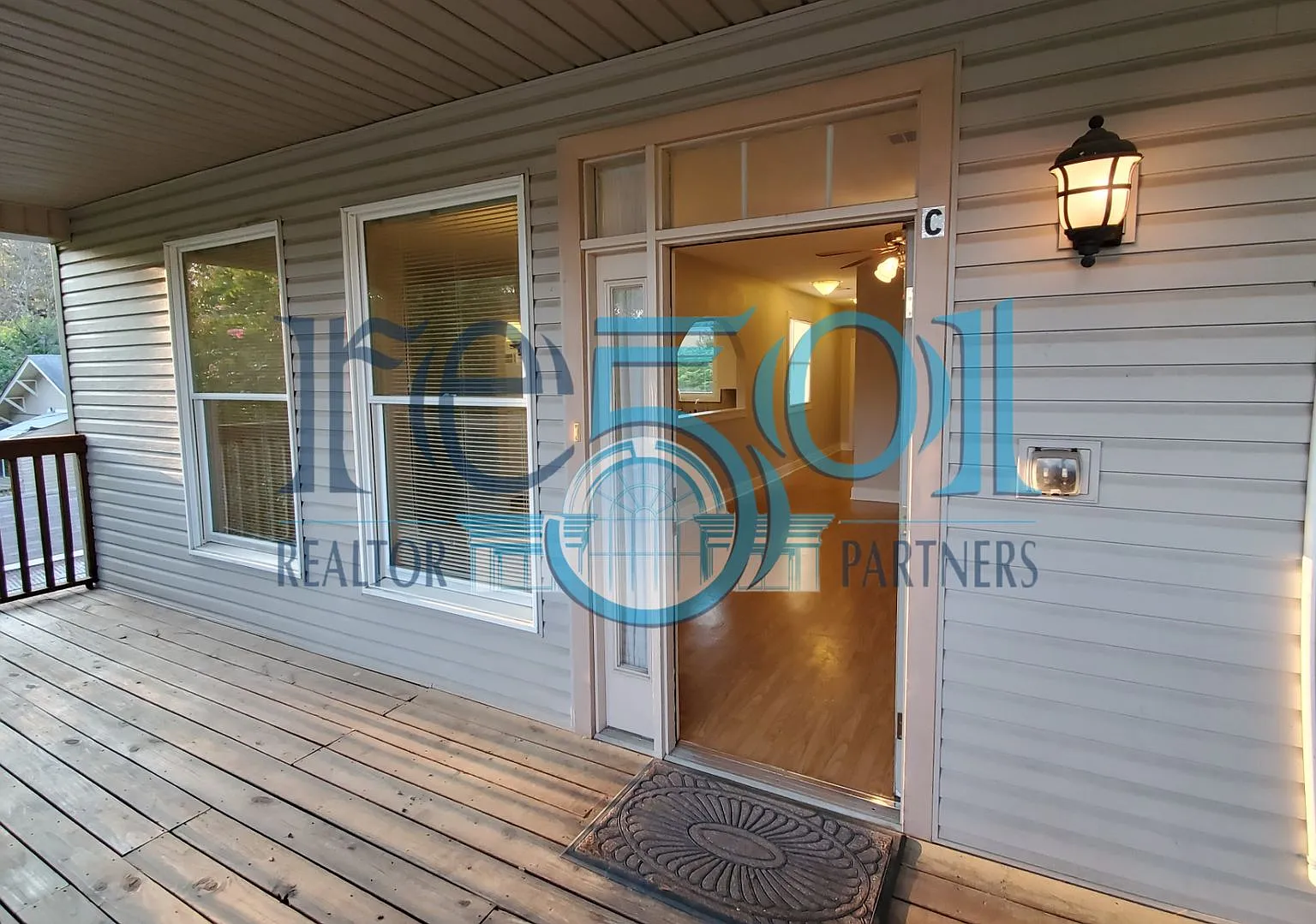 Don't Park And Ride The Shuttle, Stroll To Uams From This Super Fresh & Clean Hillcrest Condo! — Photo 3