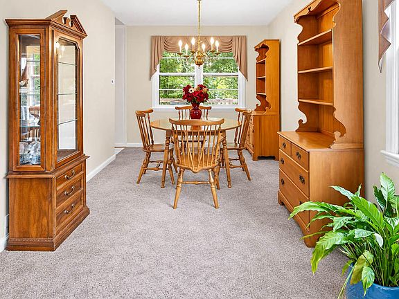 5th image of 2126 Woodview Dr