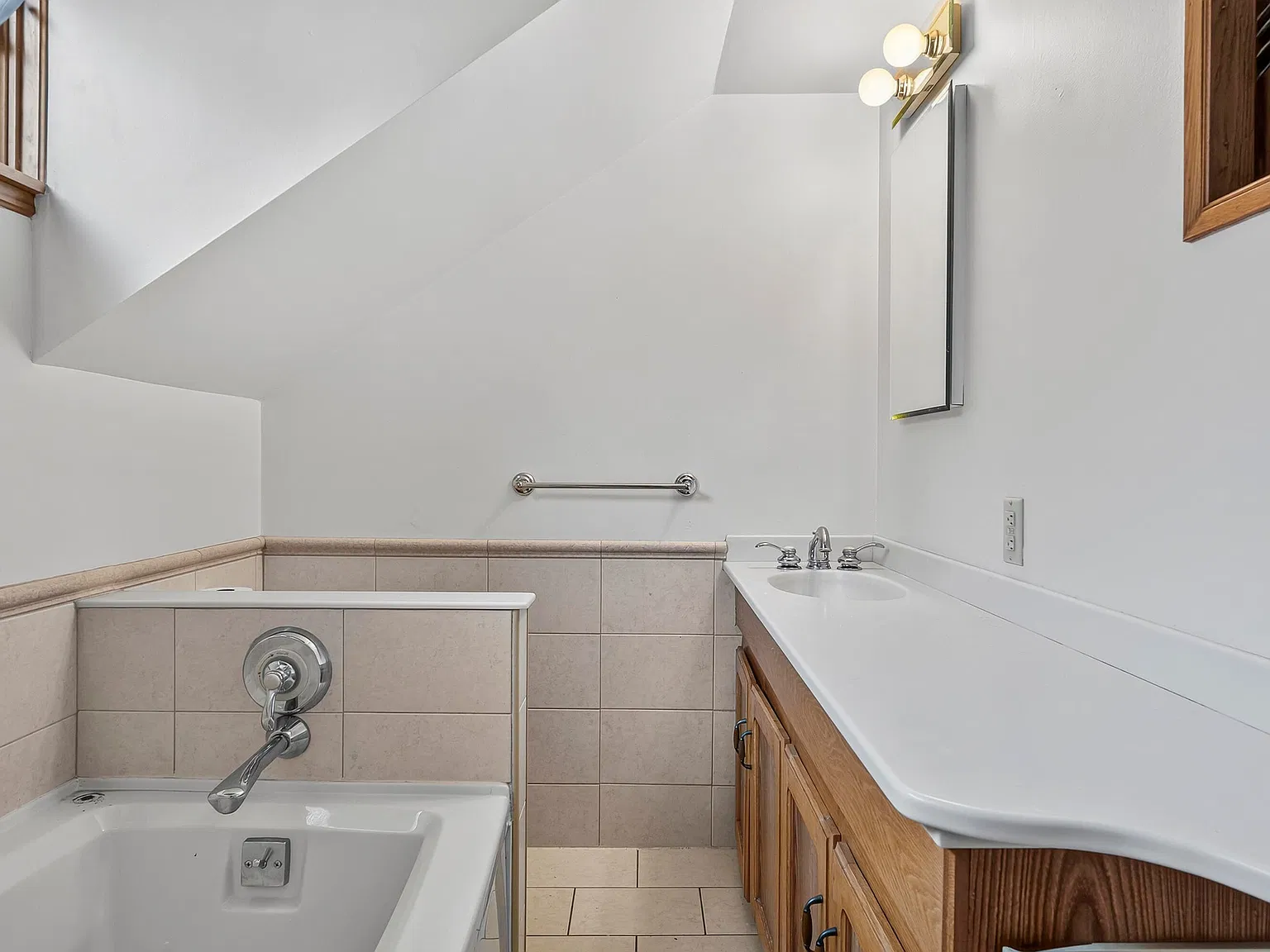 3 bed, 1179 sqft, $2,200 — Photo 2