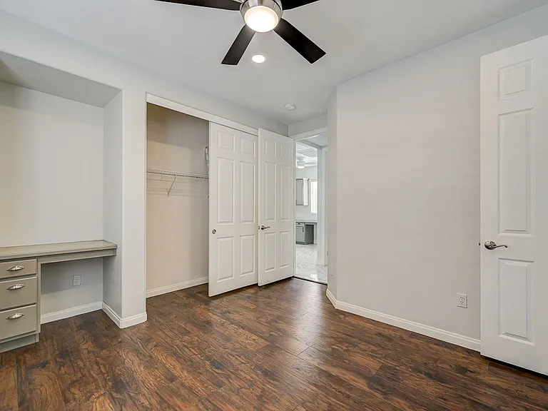 2429 Granada Bluff Ct — Photo 30