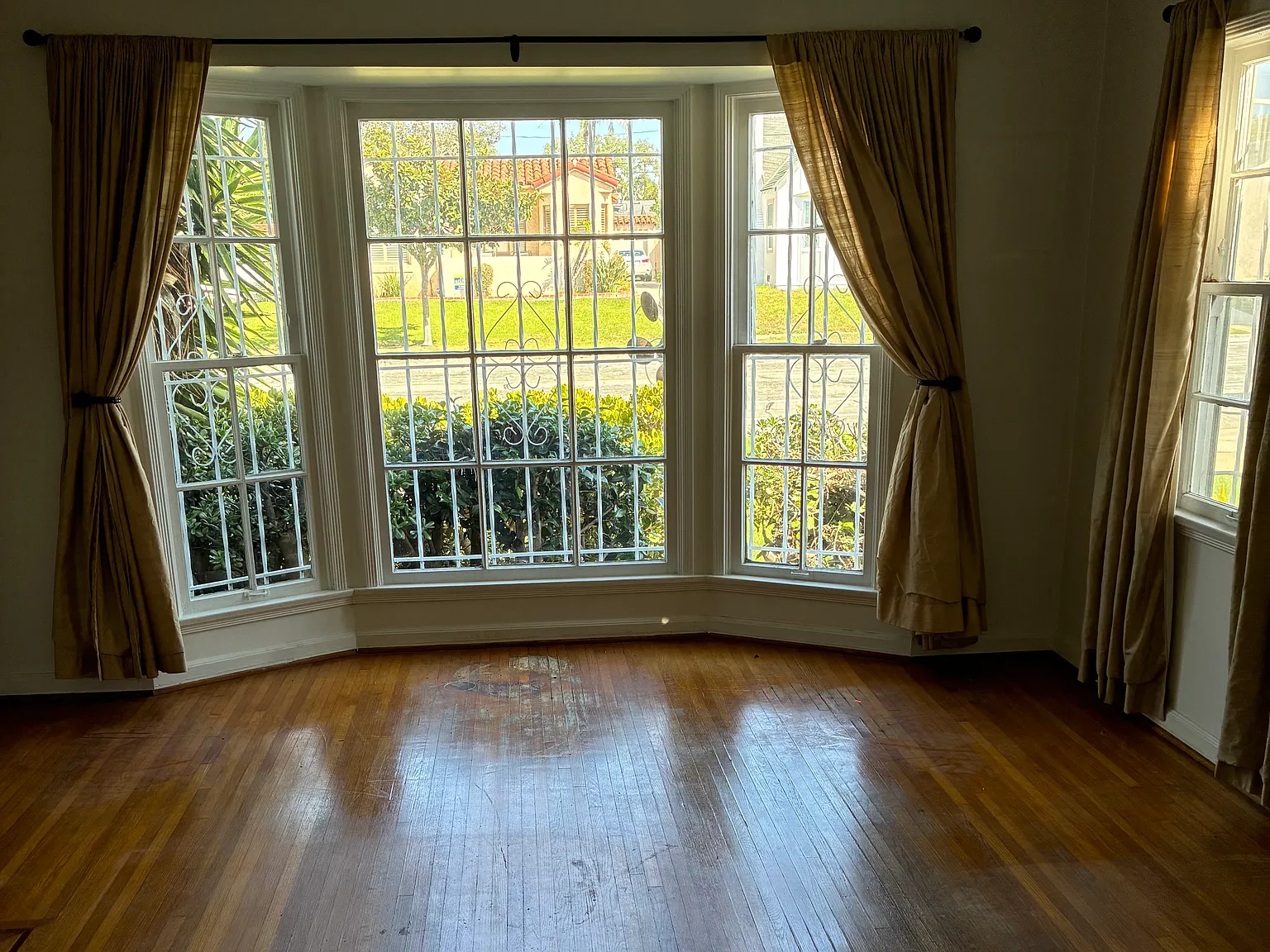 232 West Fairview Blvd — Photo 3