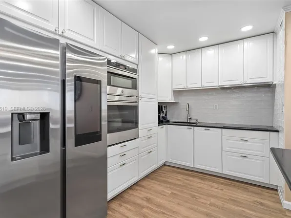 600 Three Islands Blvd APT 604, Hallandale Beach, FL 33009