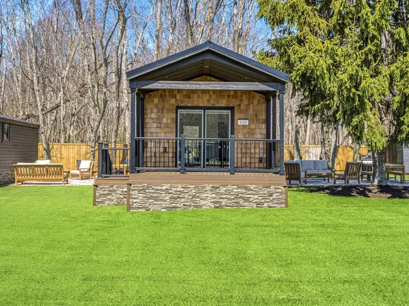 690B Queen St, Greenport, NY 11944