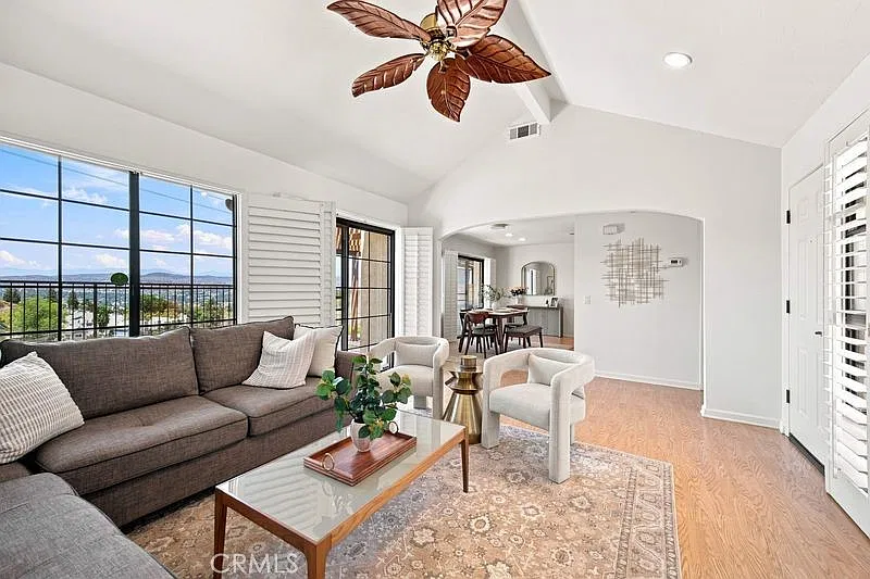 2 bed, 2.5 bath, 1286 sqft, $3,800 — Photo 2