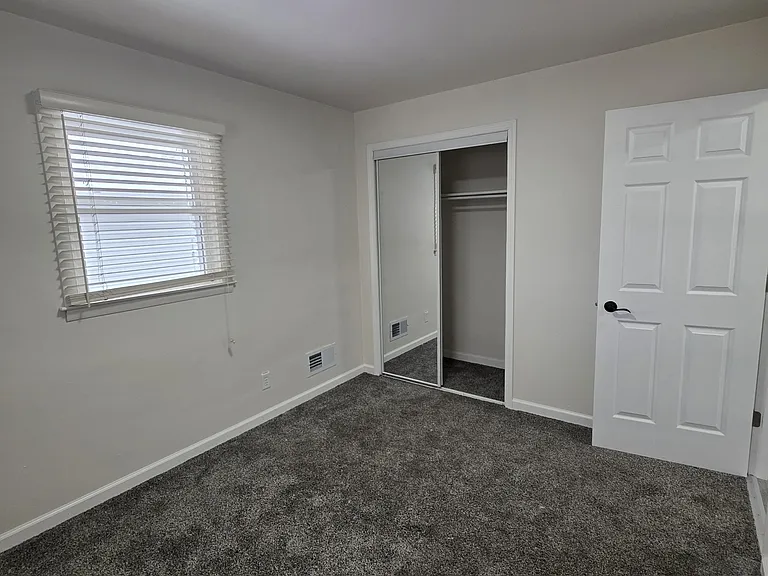 4815 34th Ave — Photo 15