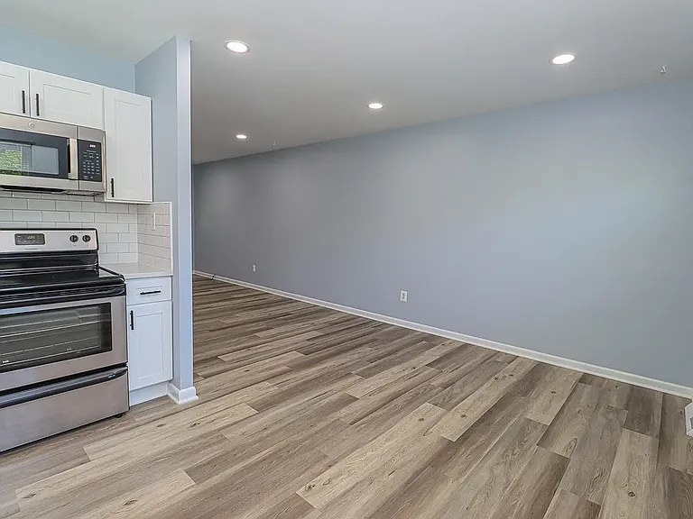 328 Benfield Rd — Photo 31
