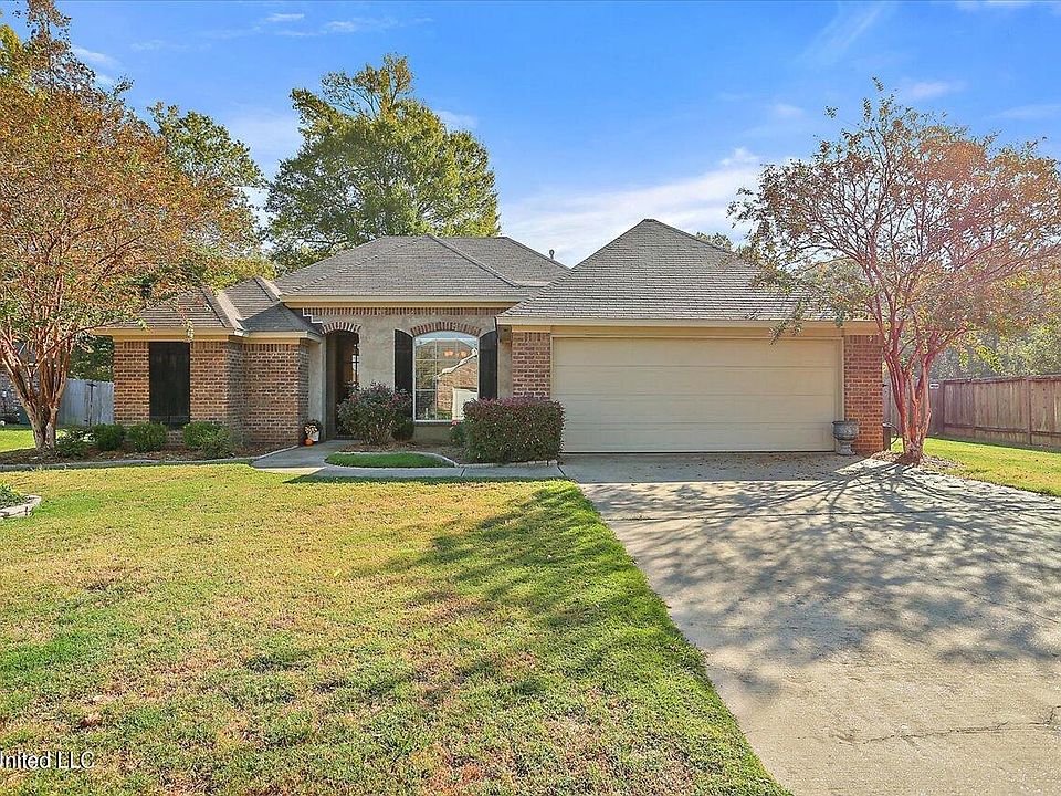 1st image of 551 Oak Park Cir