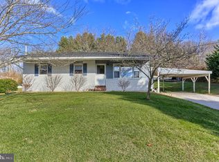 667 Sunset Dr, Hanover, PA 17331