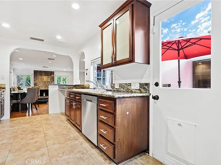 5362 Yolanda Ave — Photo 7