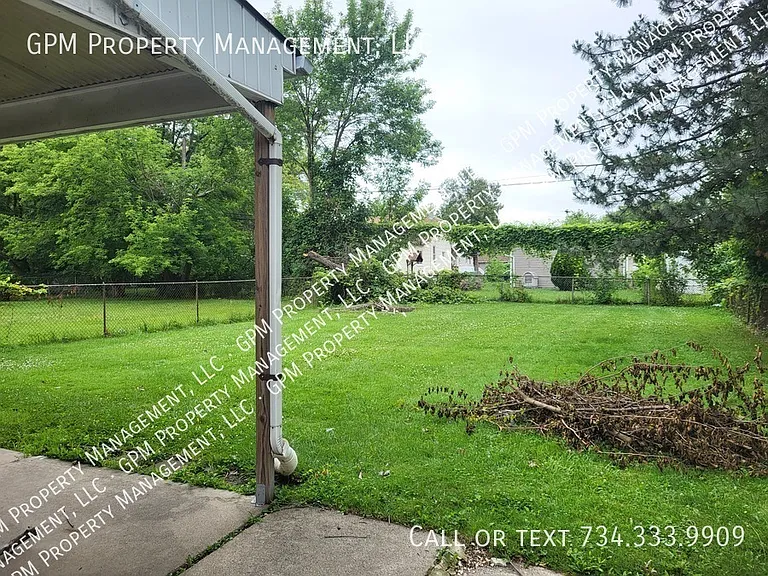 22084 Shakespeare Ave — Photo 4