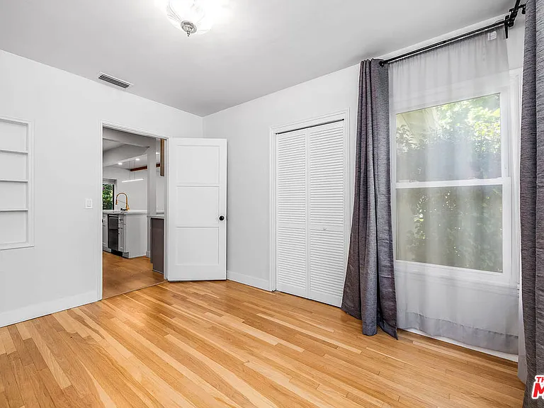 1400 W Clark Ave — Photo 22