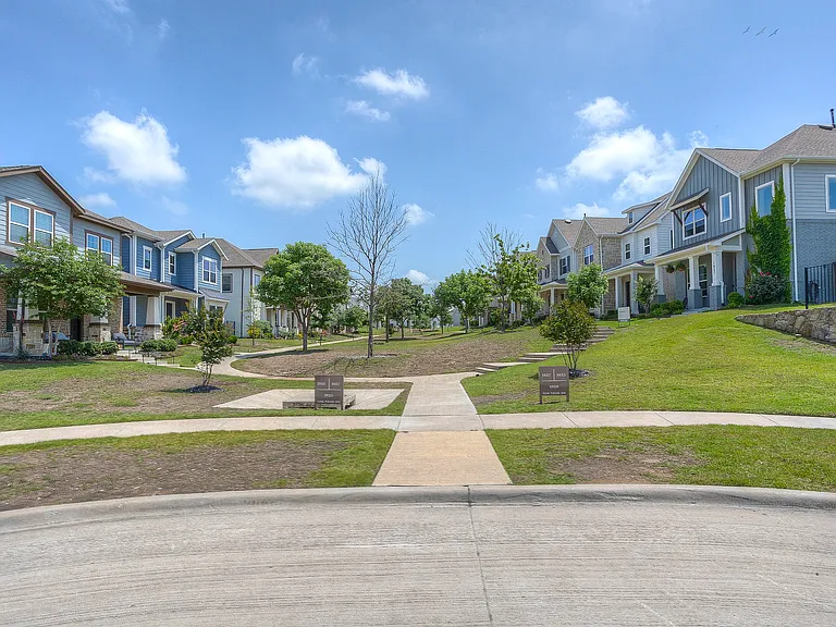 1825 Oak Trail Dr — Photo 3