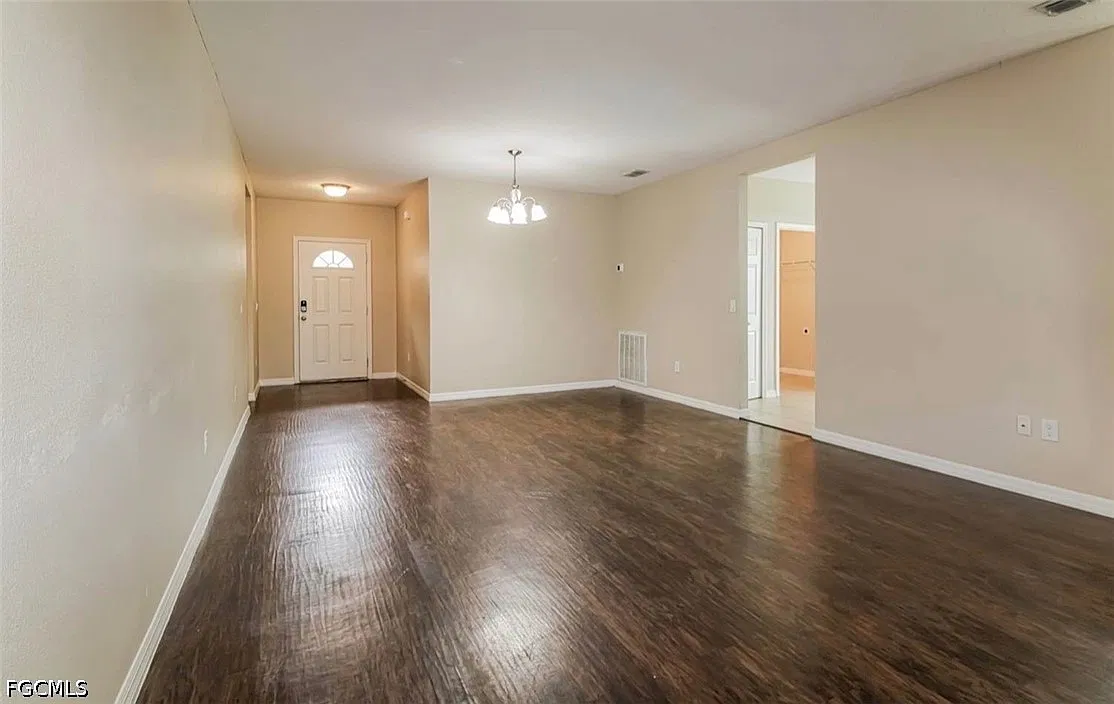 3 bed, 2.0 bath, 1396 sqft, $1,615 — Photo 2