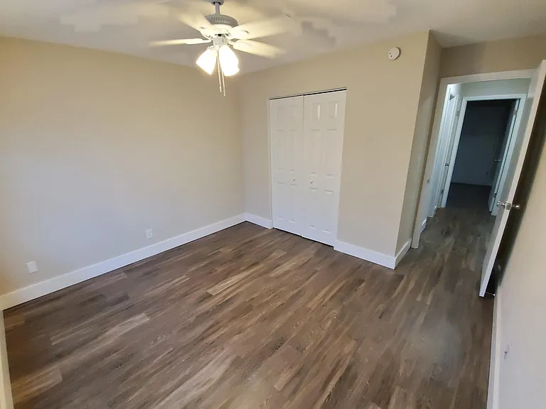 Beachside Apartments — Photo 9