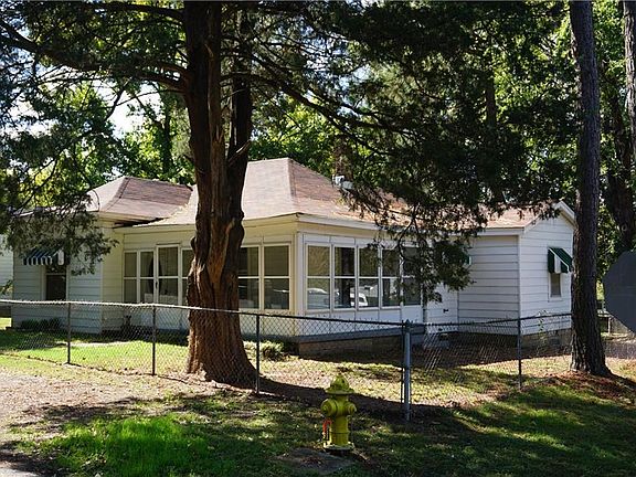 2nd image of 221 N 19th St