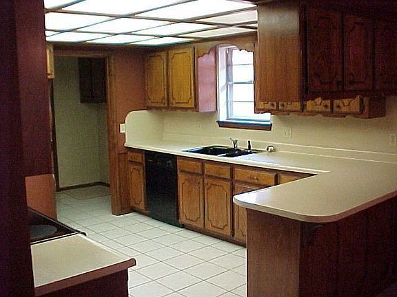 Large Kitchen w/New Appliances