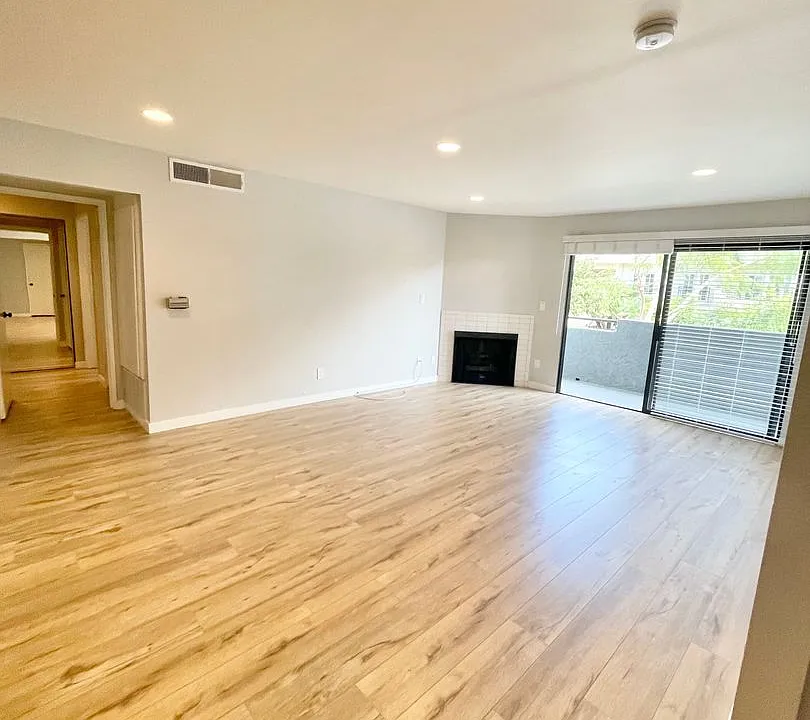 Holmby Apartments