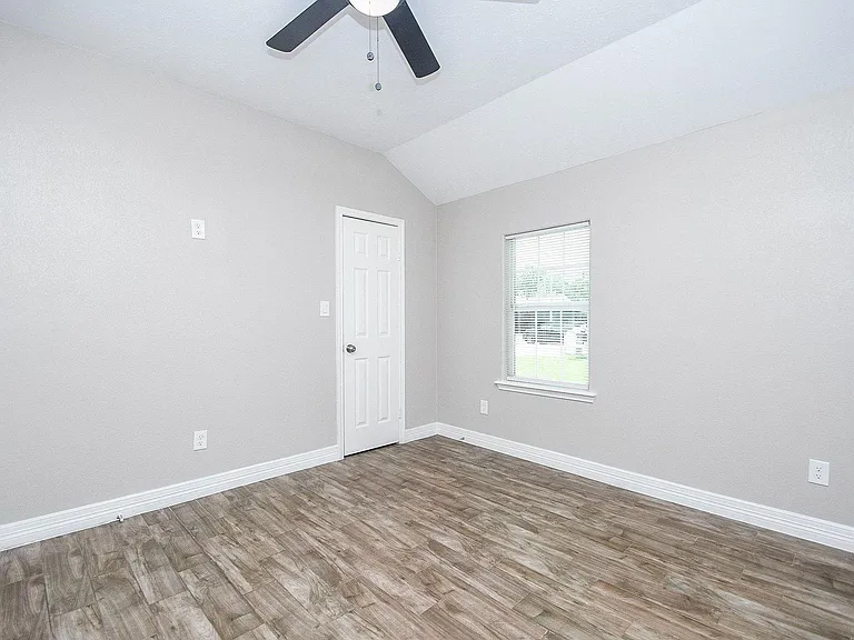 1405 Richard Ave — Photo 12