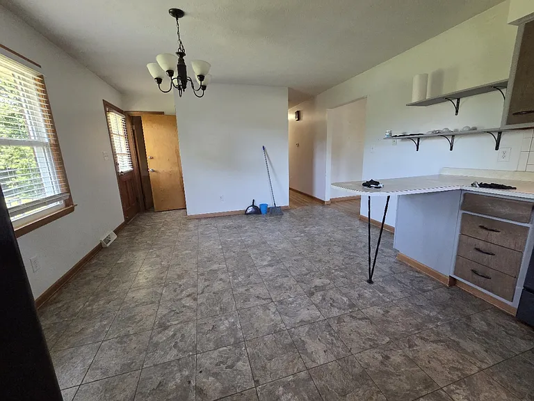 521 Stonehaven Dr — Photo 10
