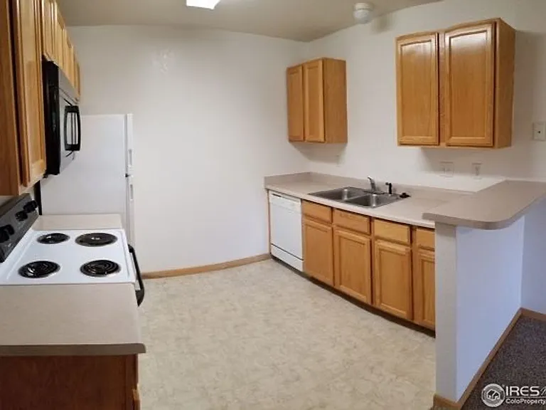 1221 University Ave #D303 — Photo 3