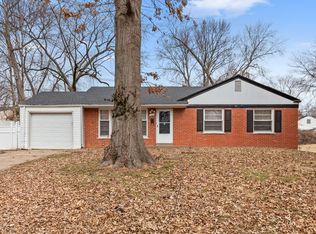 901 Buckeye Dr, Saint Louis, MO 63135