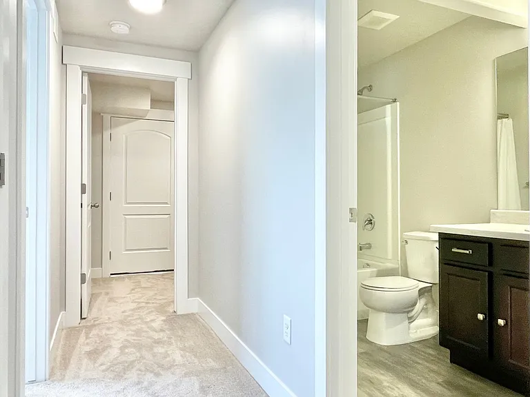 446 N Hillview Dr — Photo 34