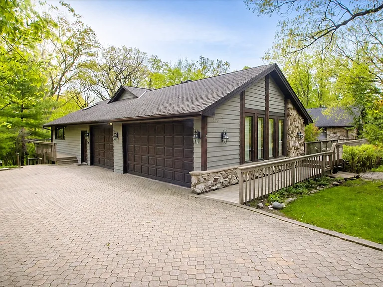 106 Oak Ridge Dr W — Photo 38
