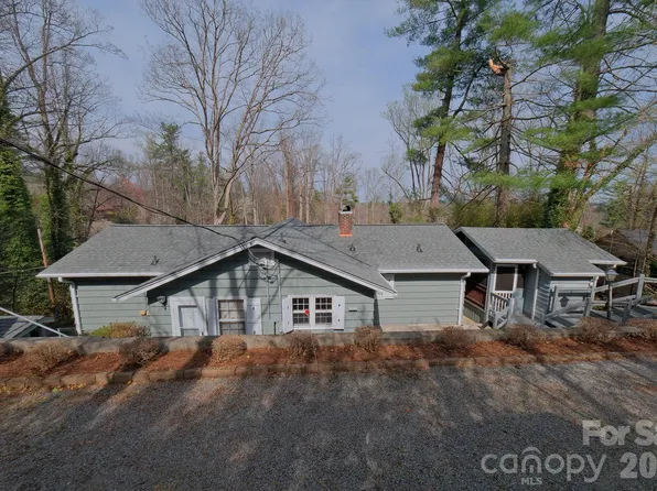 71 Norfolk Ln, Laurel Park, NC 28739