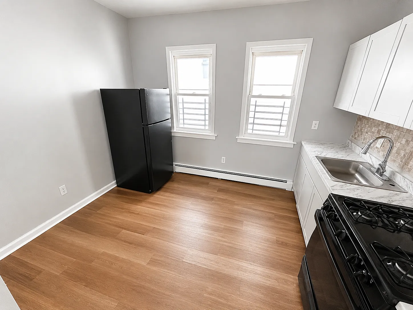 4 bed, 1.5 bath, 1350 sqft, $2,245 — Photo 2
