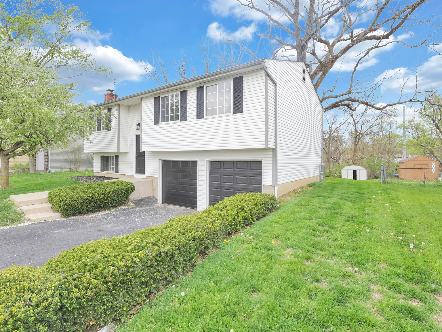 3 bed, 2.5 bath, 1428 sqft, $2,095 — Photo 3