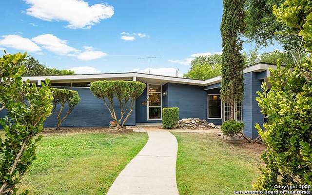 1st image of 230 Pinewood Ln
