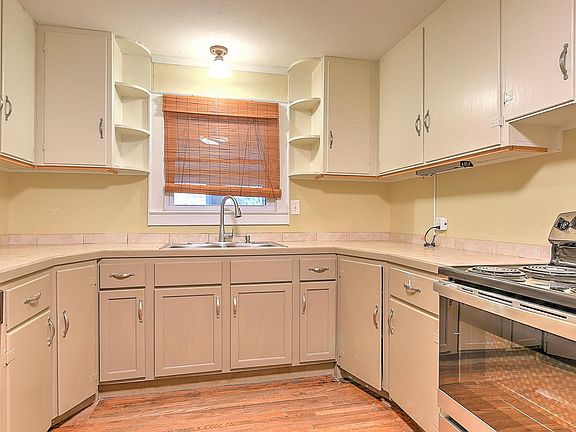 3rd image of 702 W Summer St #1