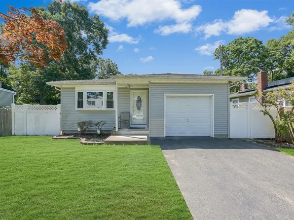 80 Cedarhurst Avenue, Selden, NY 11784