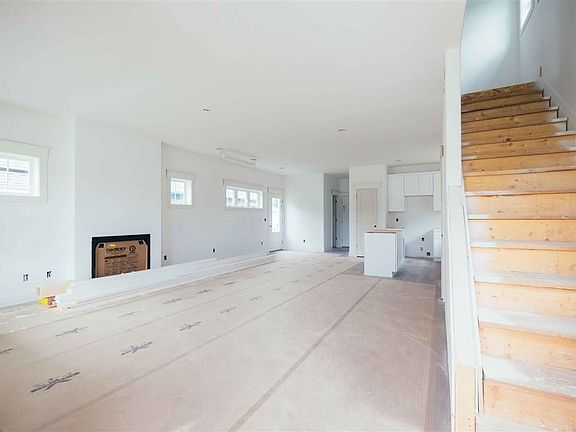 4th image of 332 W 13th St