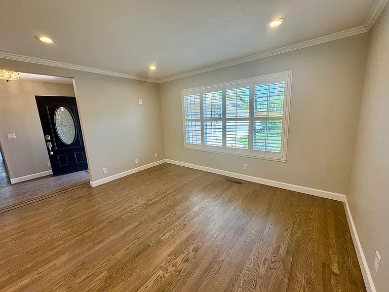 1318 Deb Ct — Photo 8
