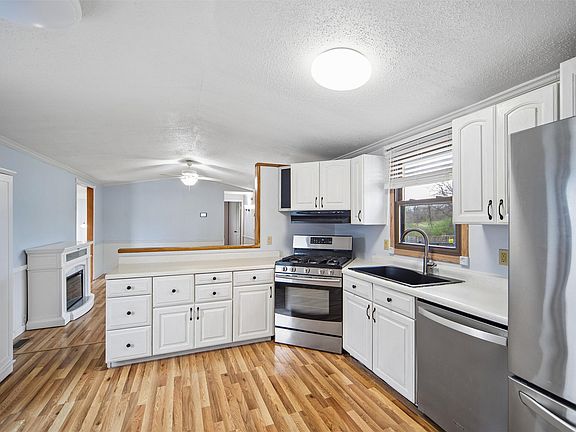 4th image of 1801 S East Dr
