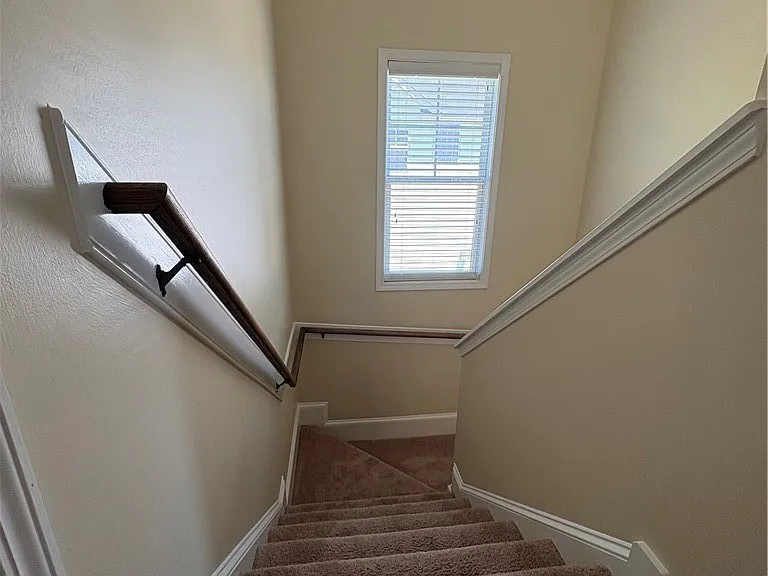 365 Roanoke Dr — Photo 17